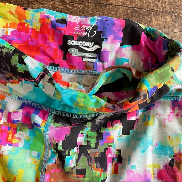 2🌎’s/$66~Saucony “The Scoot” Crop Athletic Running Yoga Leggings~Size M - Picture 9 of 16